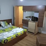 Pensión Niya 4*